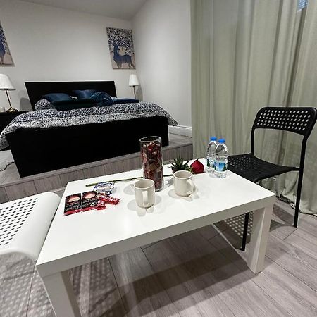 Charming Studio Apartment In Londen Buitenkant foto