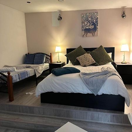 Charming Studio Apartment In Londen Buitenkant foto