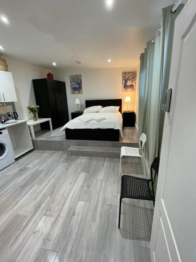 Charming Studio Apartment In Londen Buitenkant foto