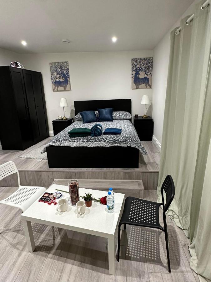 Charming Studio Apartment In Londen Buitenkant foto