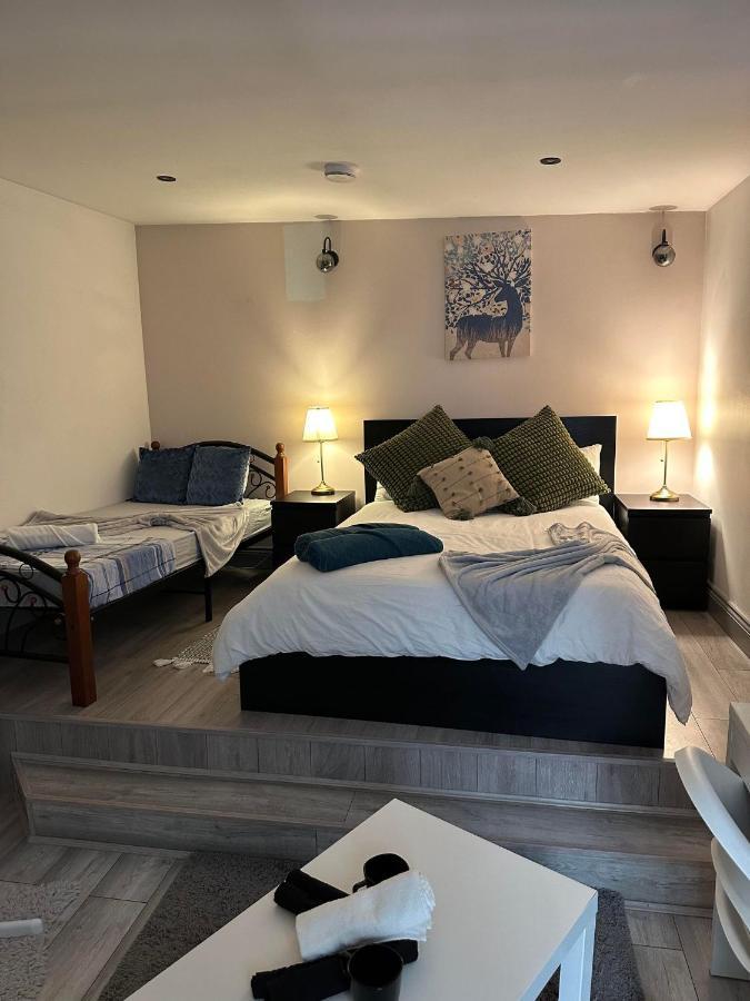 Charming Studio Apartment In Londen Buitenkant foto