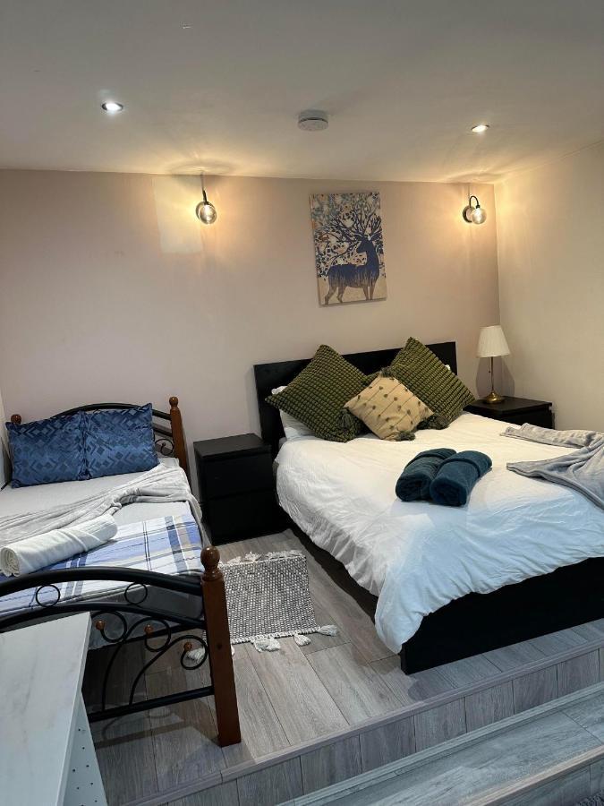 Charming Studio Apartment In Londen Buitenkant foto