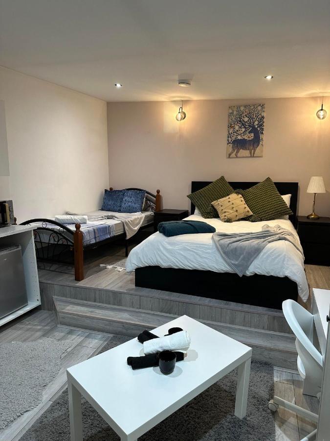 Charming Studio Apartment In Londen Buitenkant foto