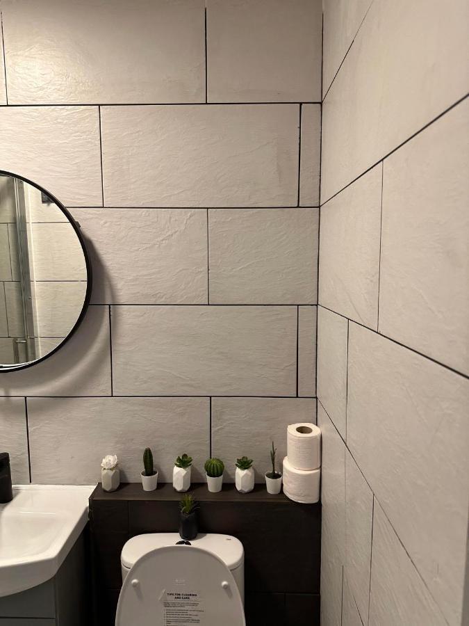 Charming Studio Apartment In Londen Buitenkant foto